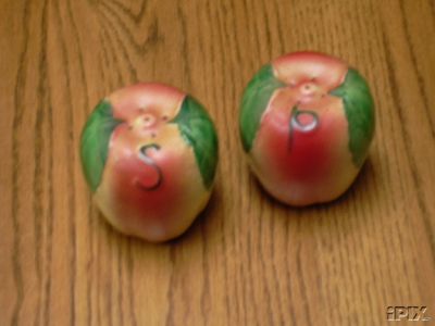 UNMARKED HULL APPLE SALT PEPPER SHAKERS 